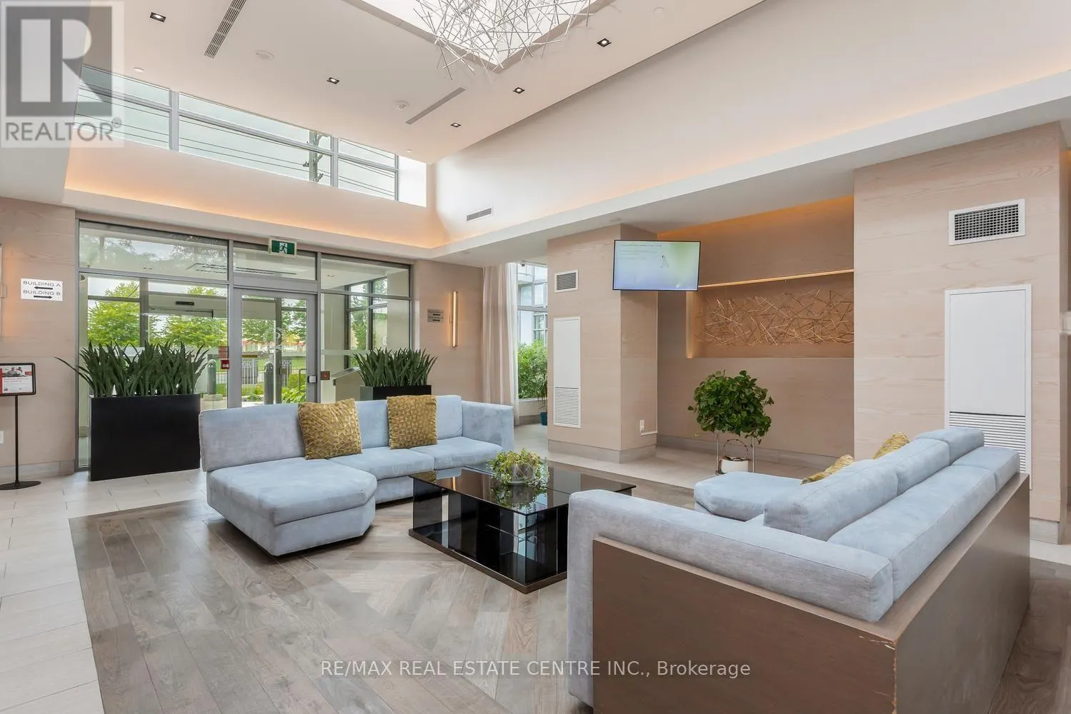 1009 - 4655 GLEN ERIN DRIVE E