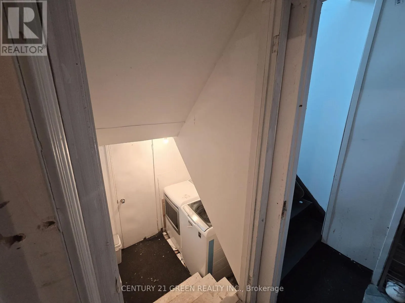 18 CURTIS DRIVE