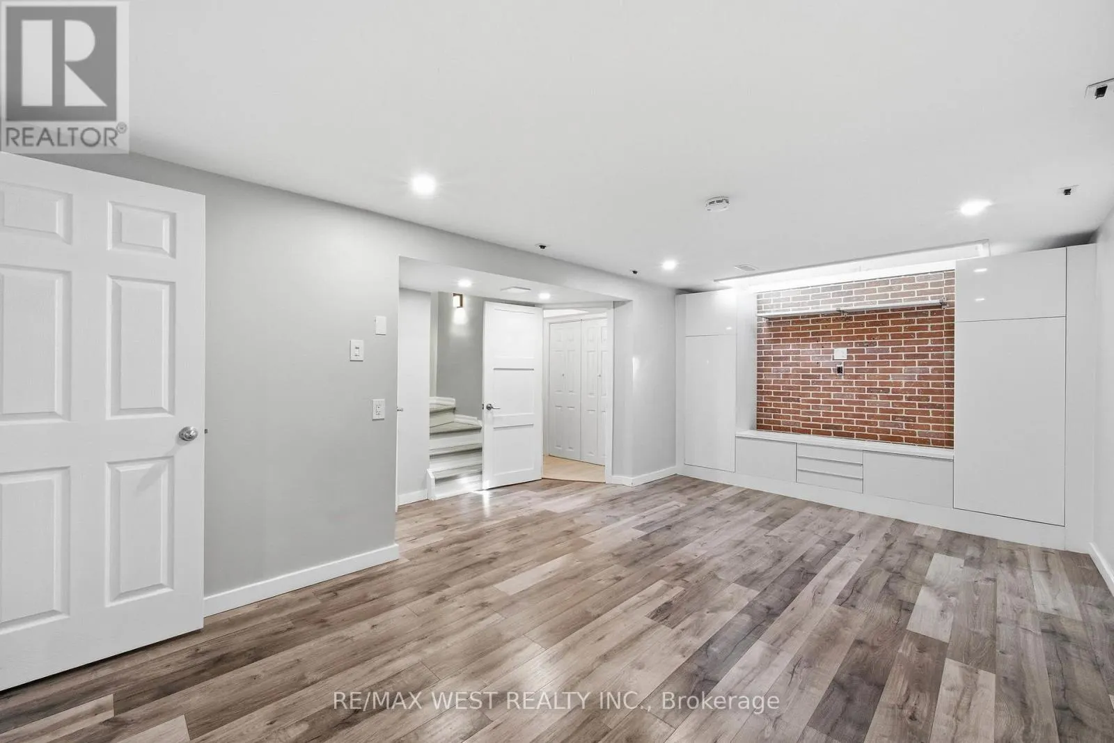 113 - 5475 LAKESHORE ROAD