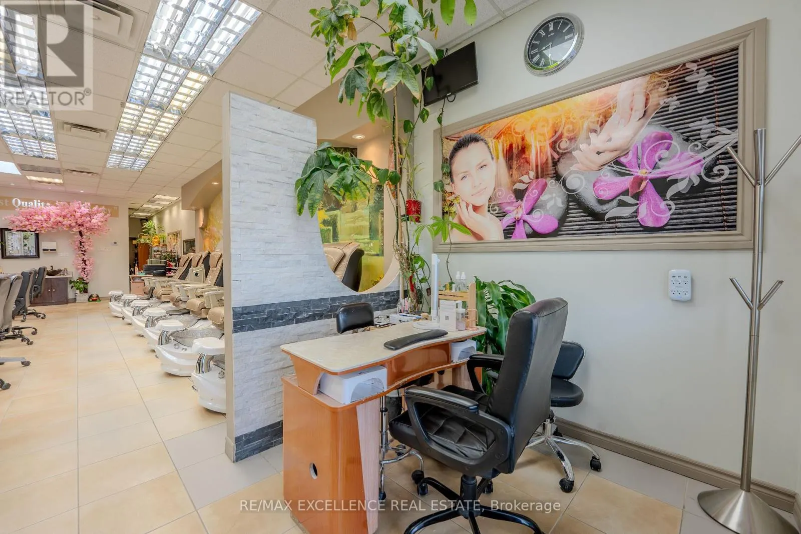 11 - 1 STEELES AVENUE