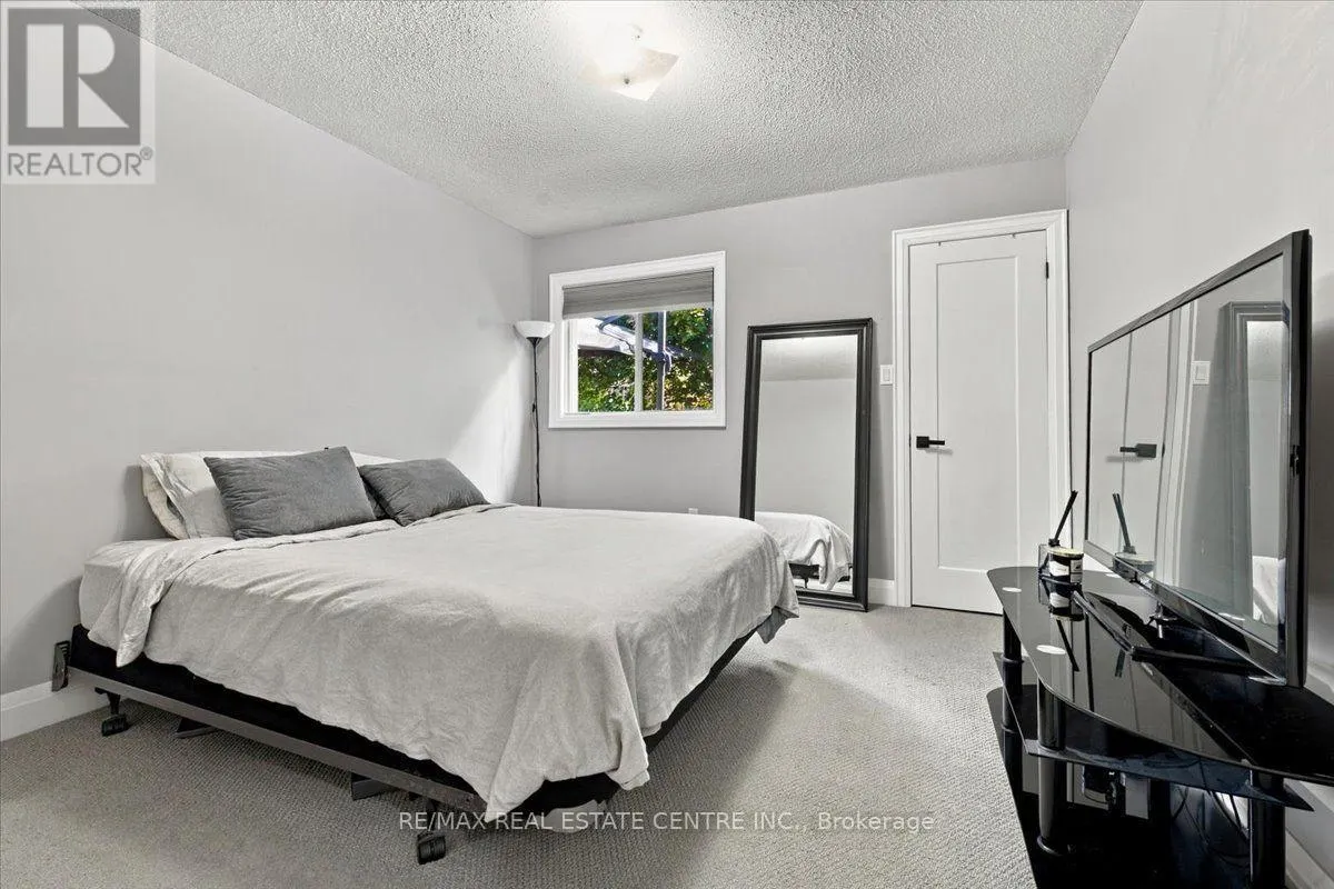 22 BIRCHWAY PLACE