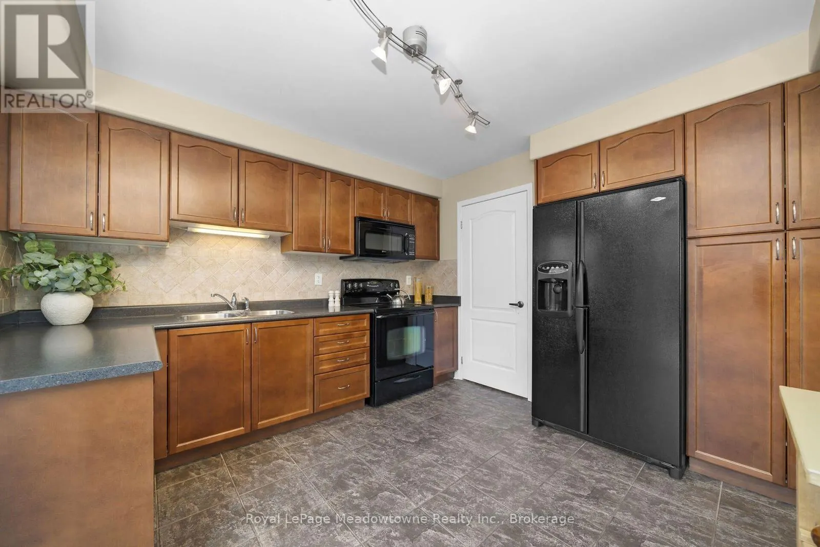 802 STARK CIRCLE