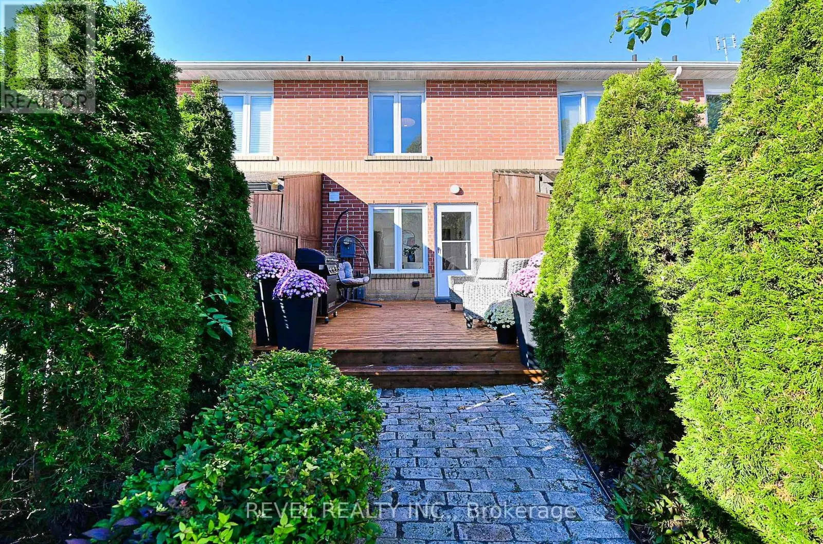 399 PERTH AVENUE
