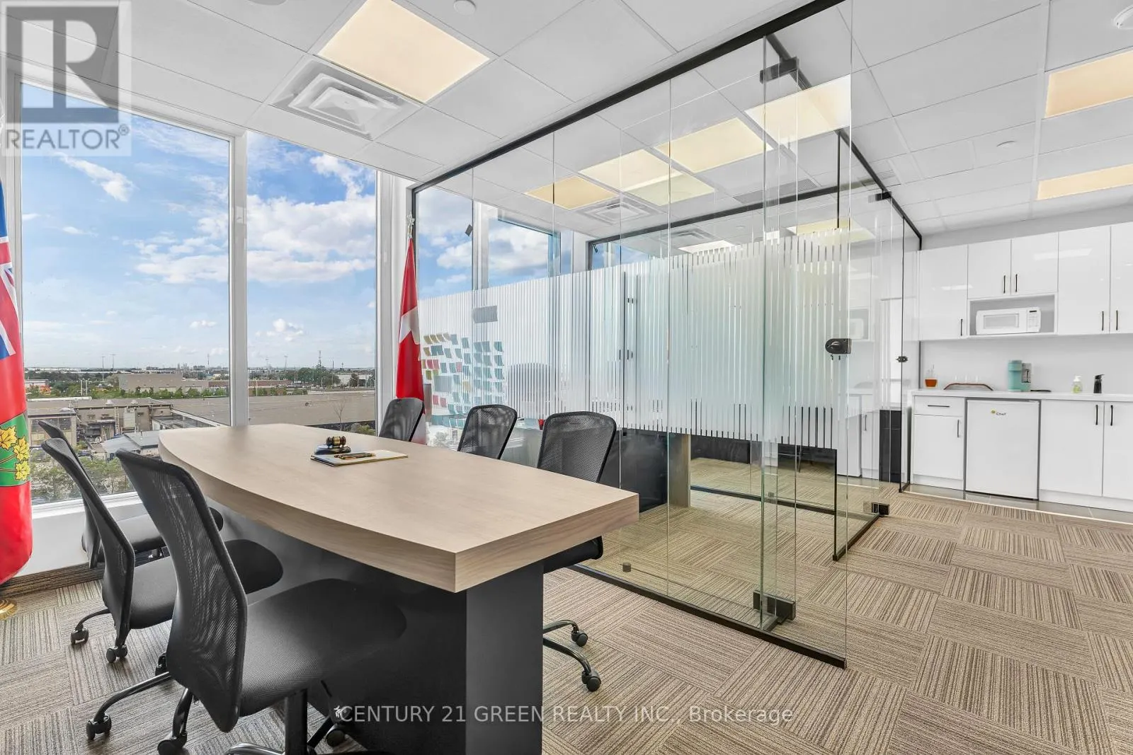 323 - 998 MARTIN GROVE ROAD