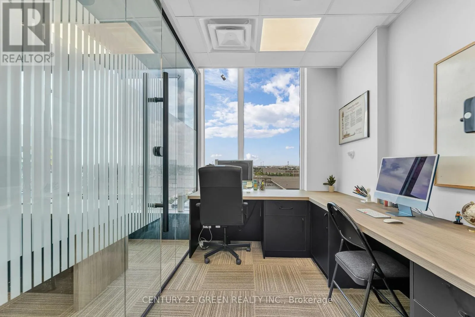 323 - 998 MARTIN GROVE ROAD