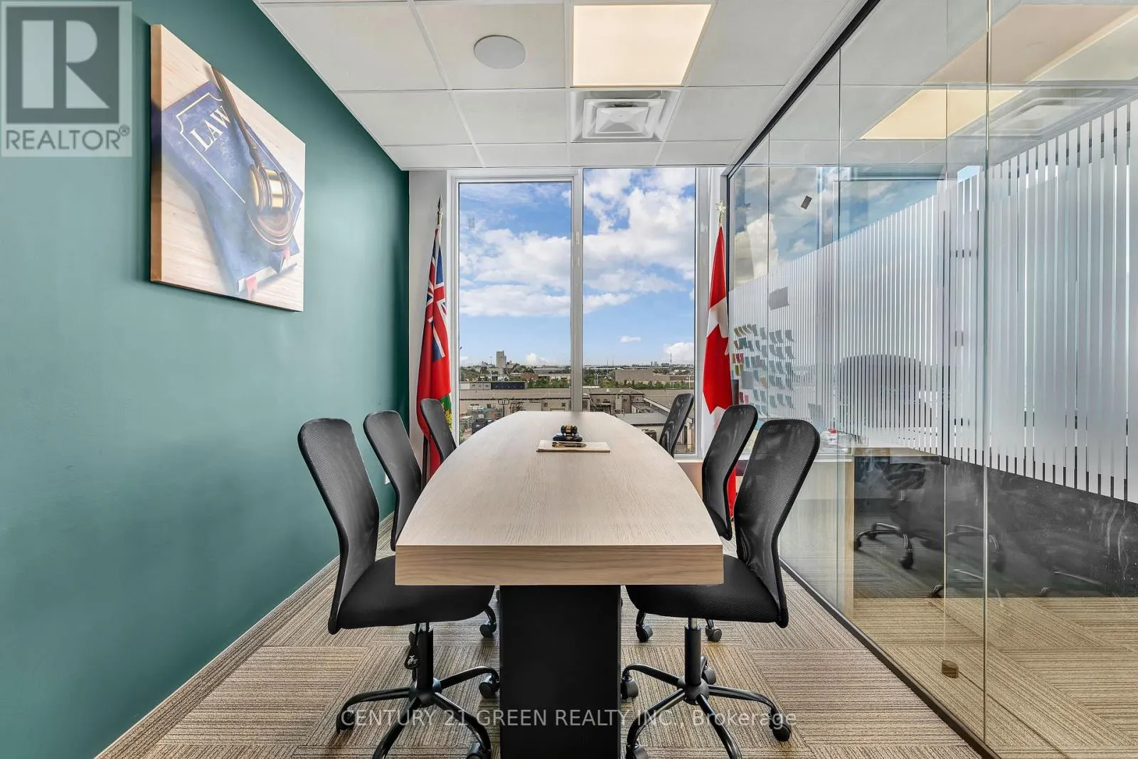 323 - 998 MARTIN GROVE ROAD