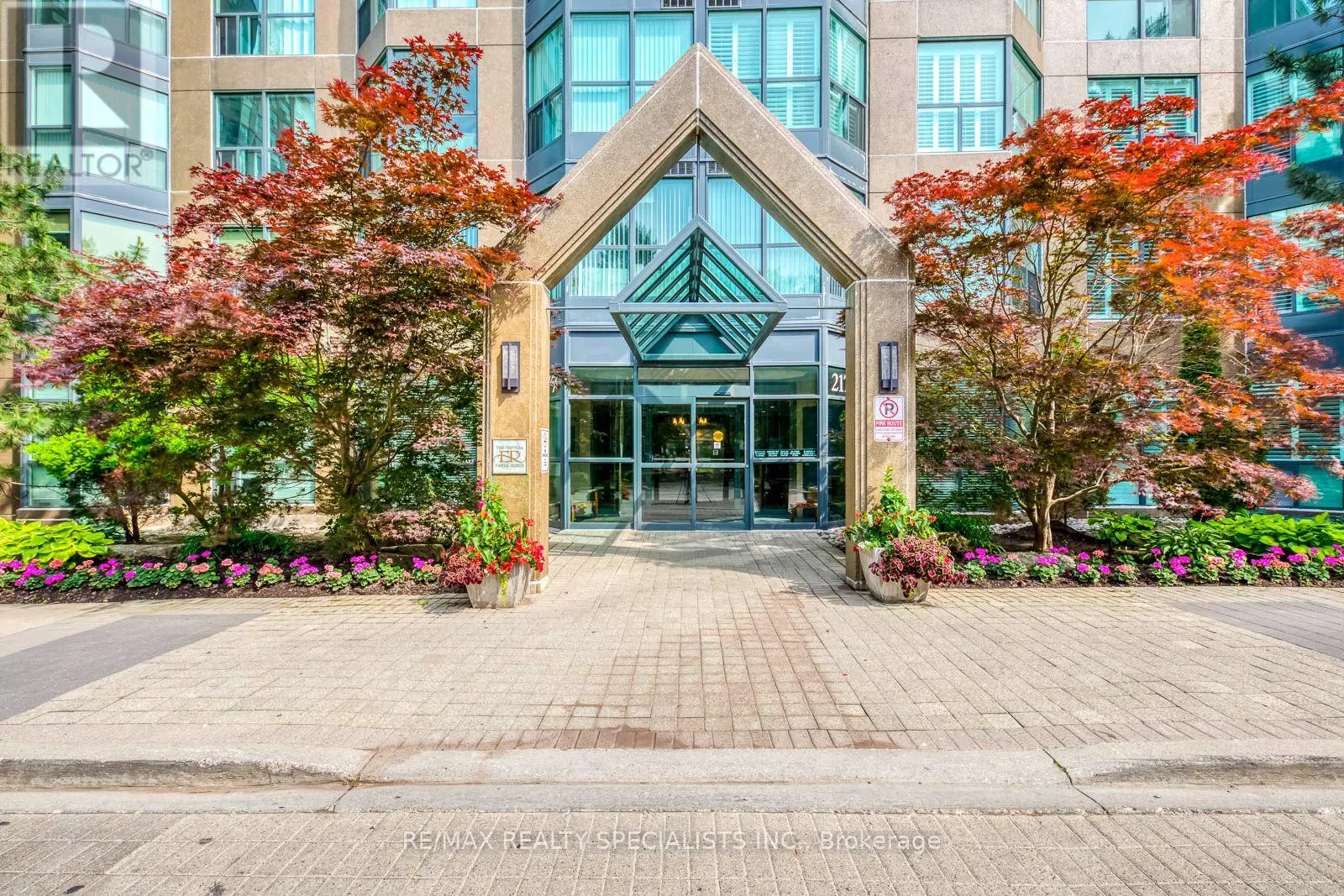 1605 - 2177 BURNHAMTHORPE ROAD W