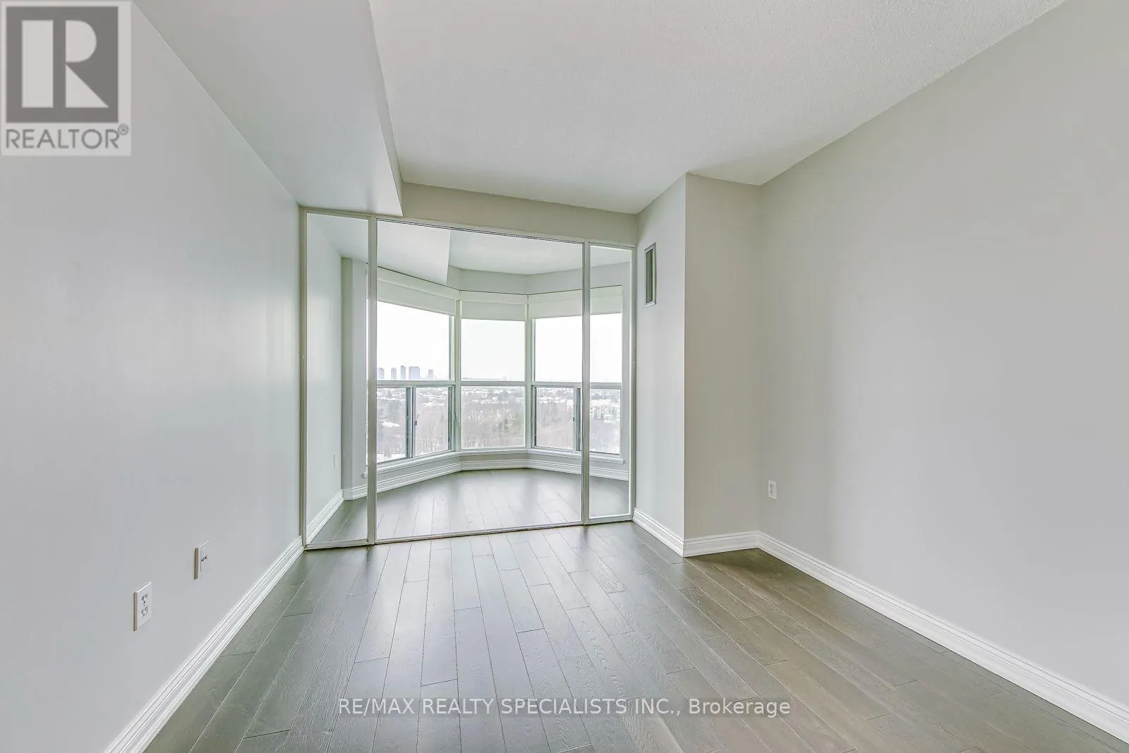 1605 - 2177 BURNHAMTHORPE ROAD W