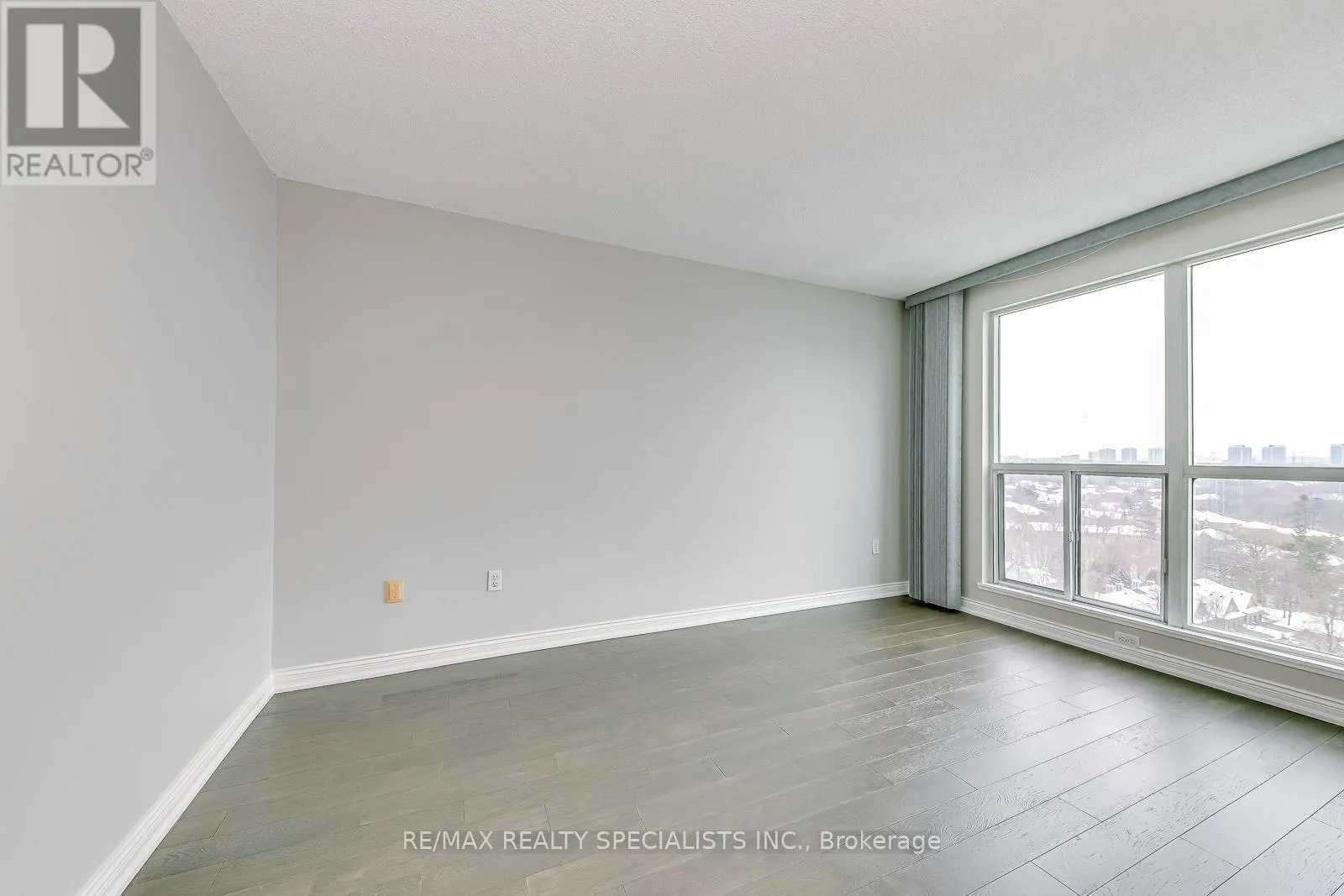 1605 - 2177 BURNHAMTHORPE ROAD W