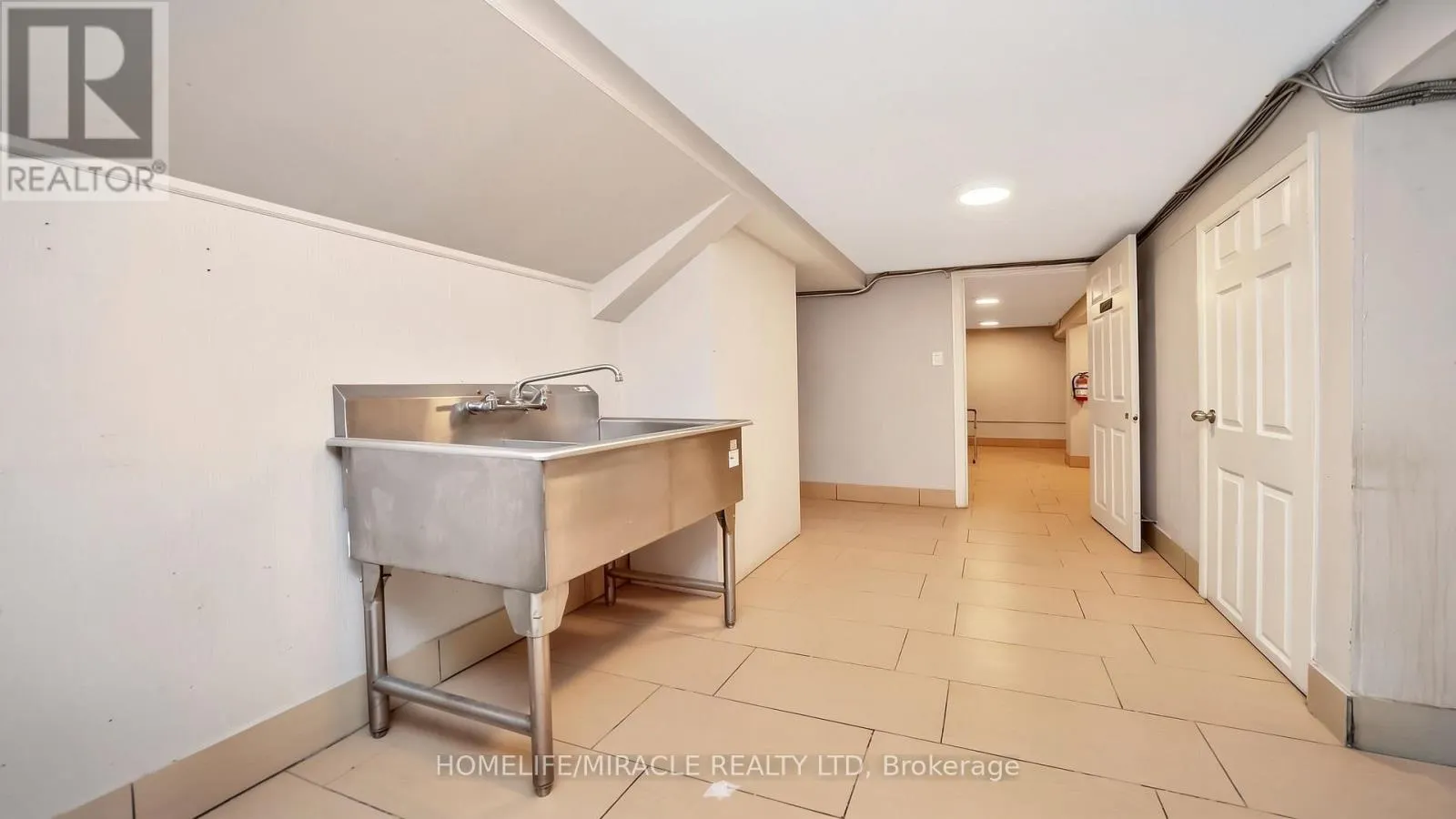259 LAKESHORE ROAD E