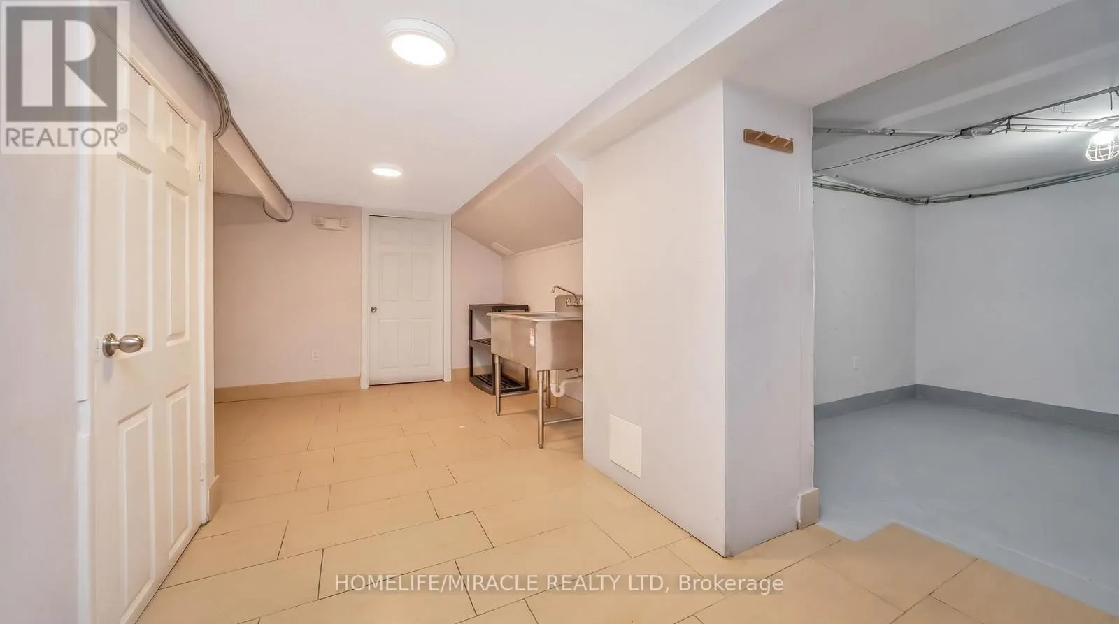 259 LAKESHORE ROAD E