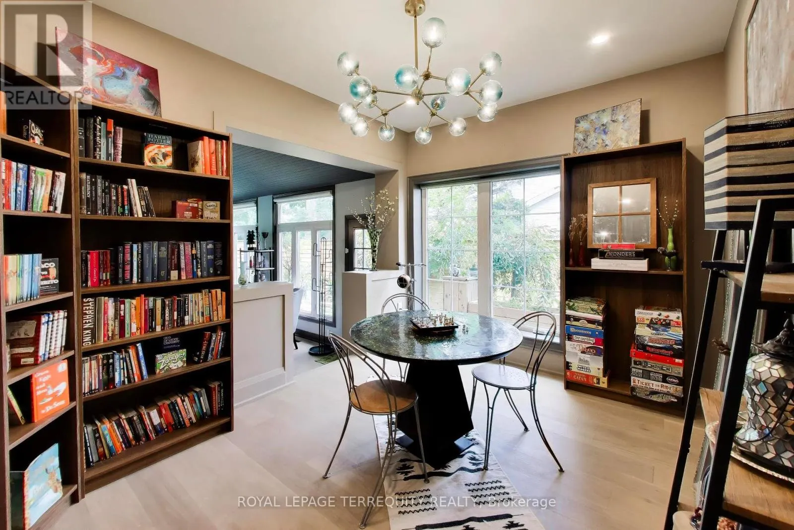 1621 SKYLINE DRIVE