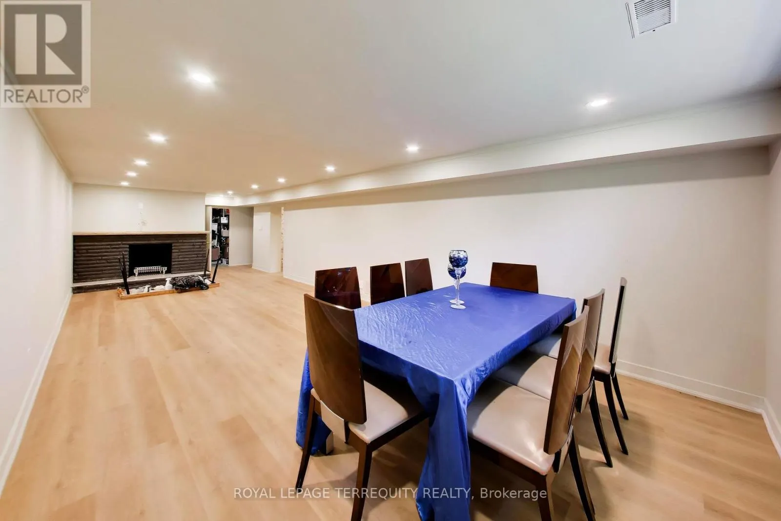 1621 SKYLINE DRIVE