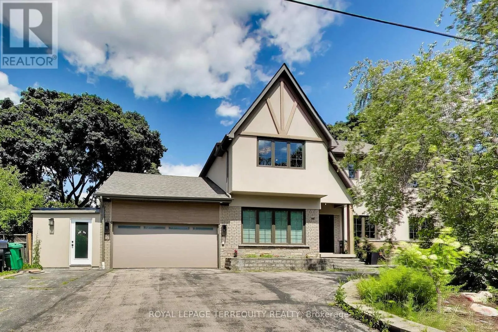 1621 SKYLINE DRIVE