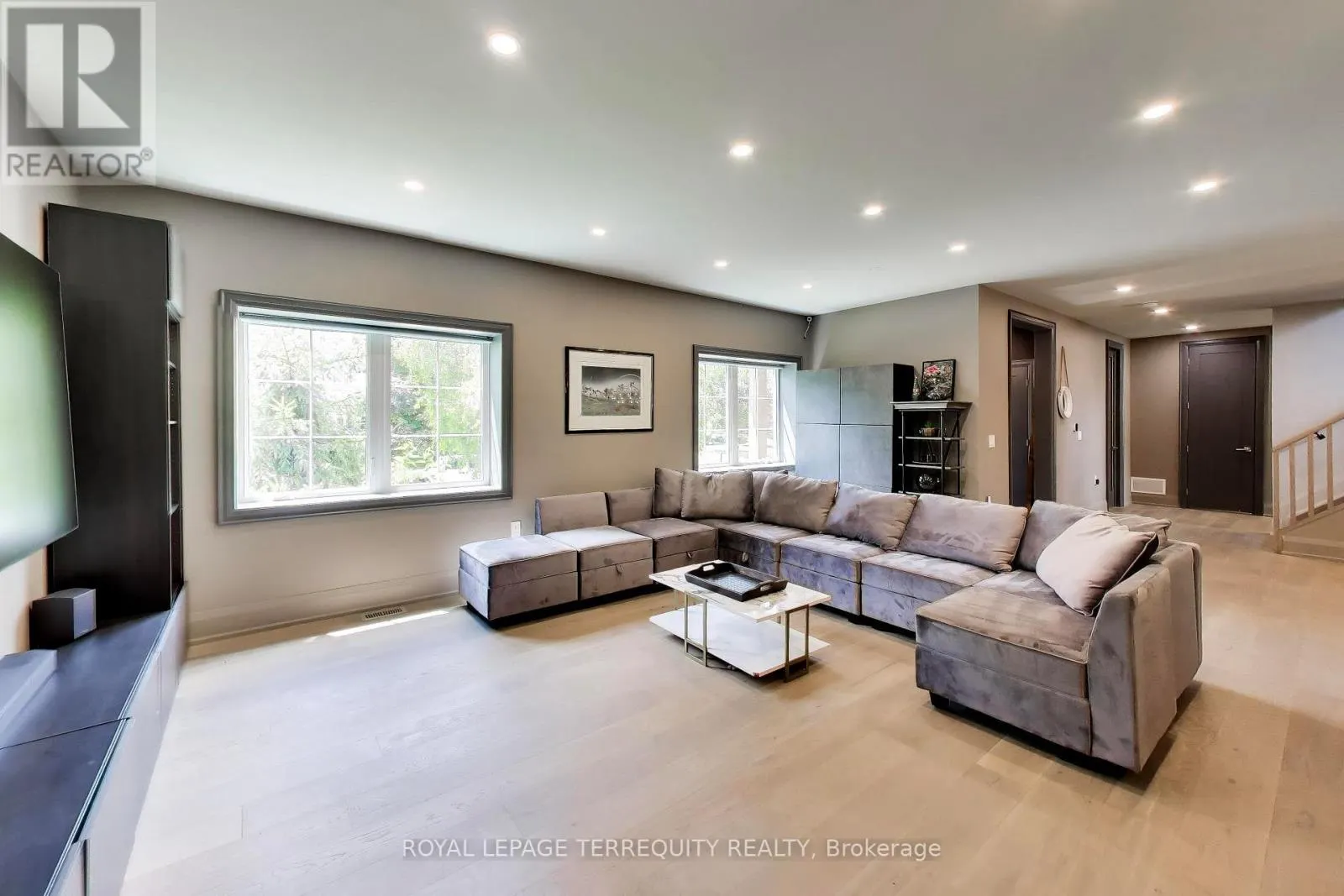 1621 SKYLINE DRIVE