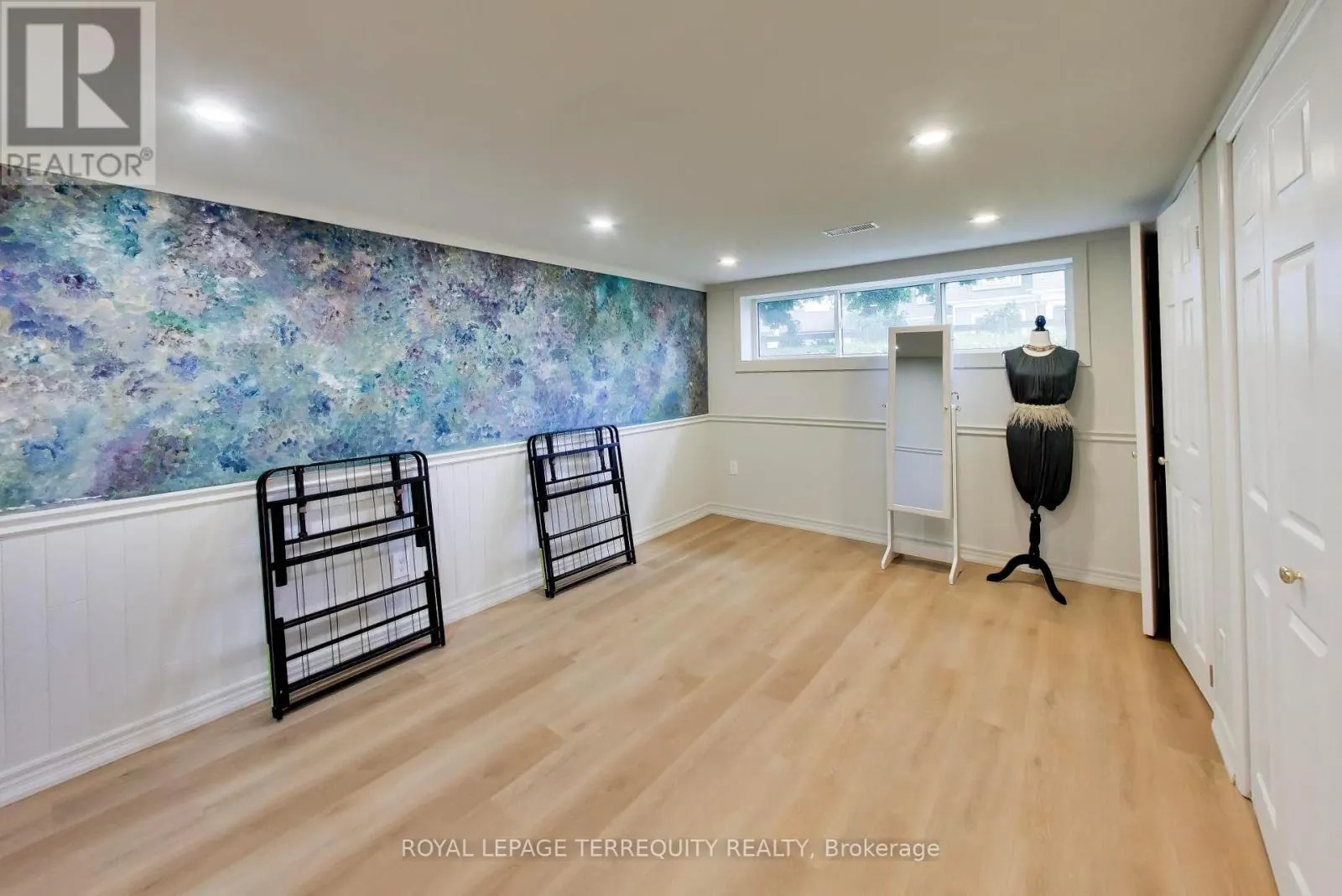 1621 SKYLINE DRIVE