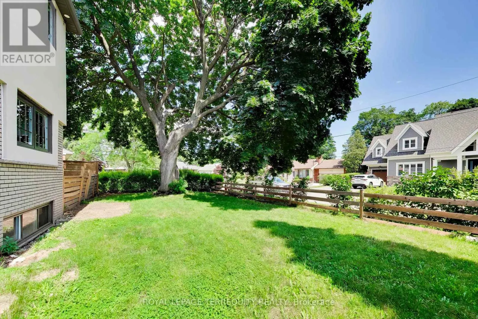 1621 SKYLINE DRIVE