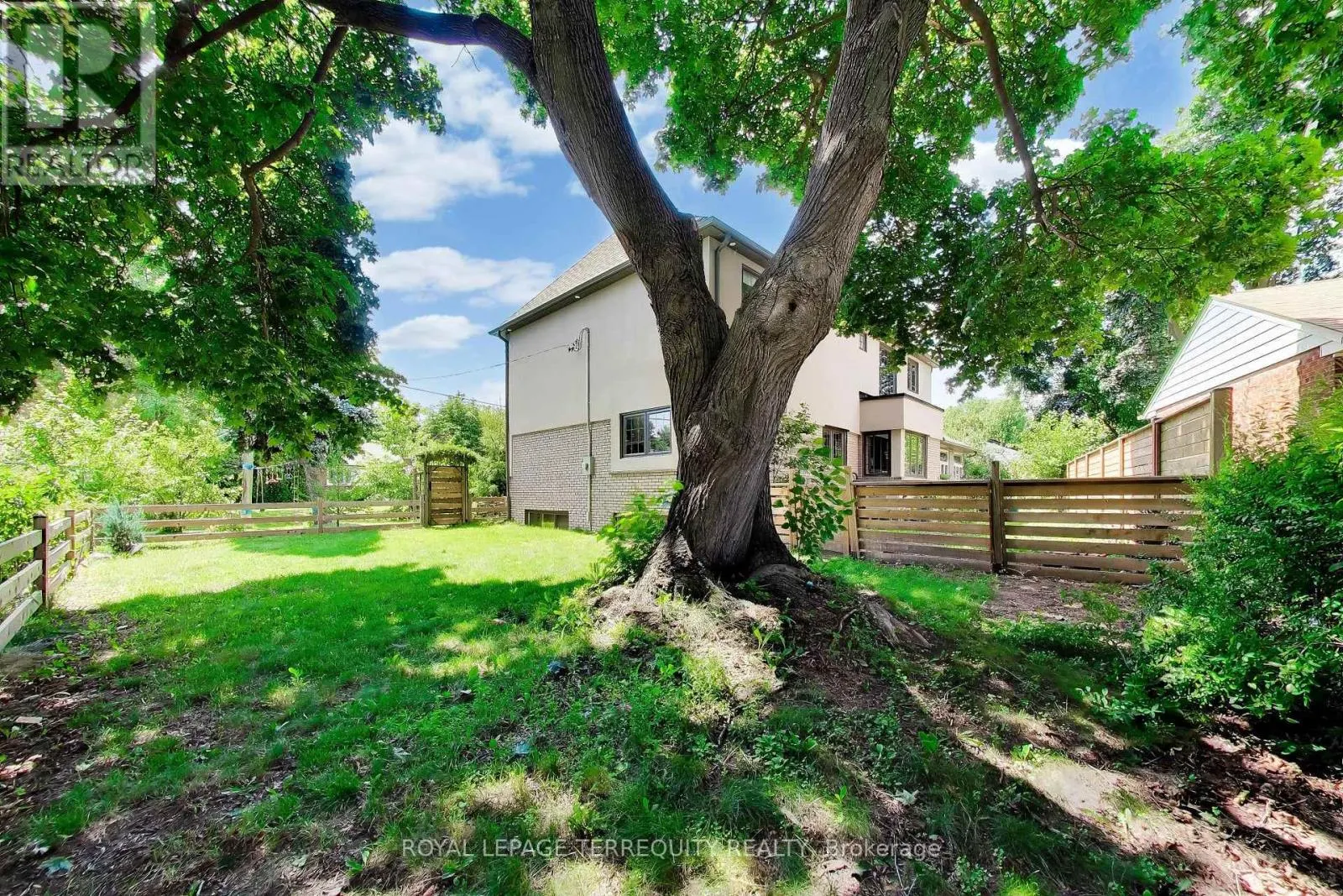 1621 SKYLINE DRIVE