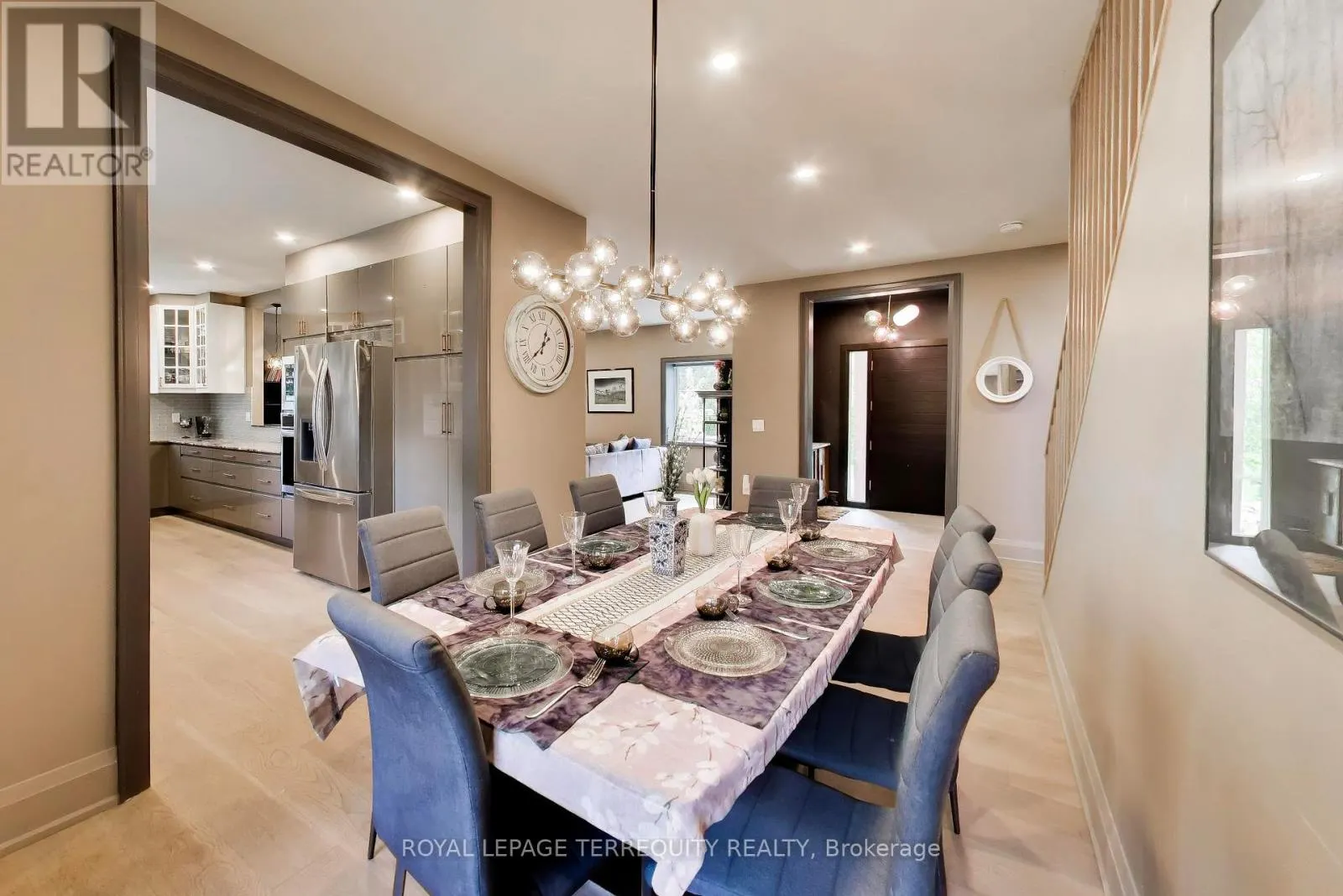 1621 SKYLINE DRIVE