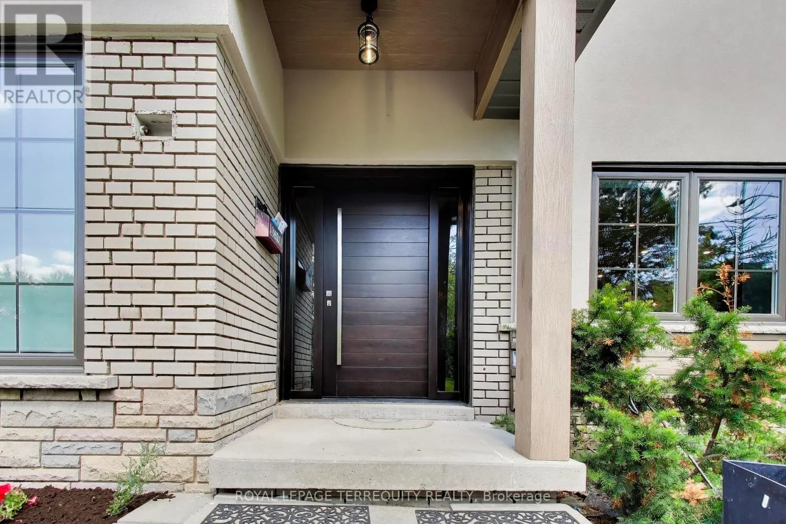 1621 SKYLINE DRIVE