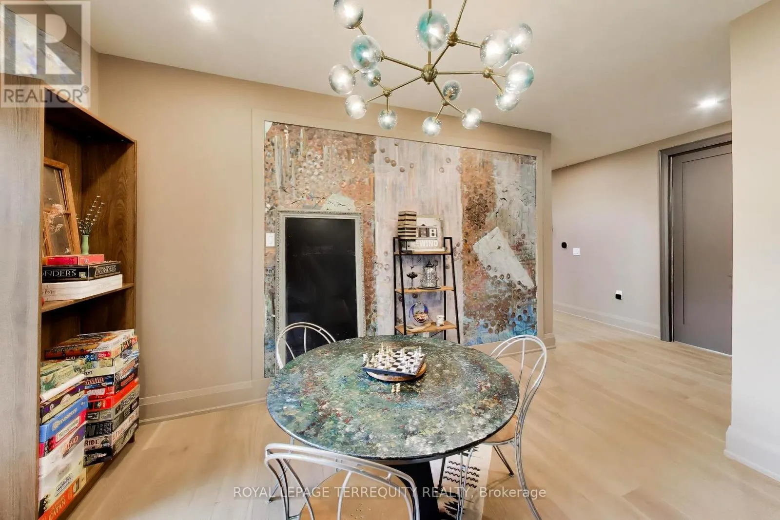 1621 SKYLINE DRIVE