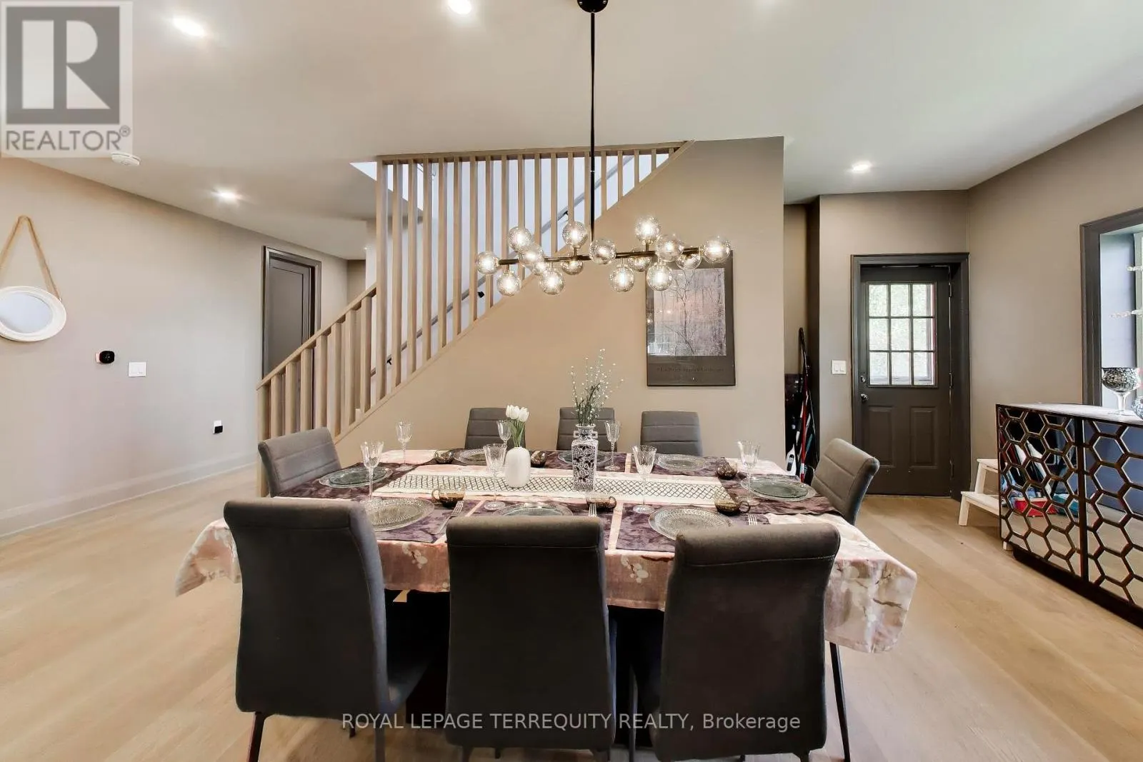 1621 SKYLINE DRIVE