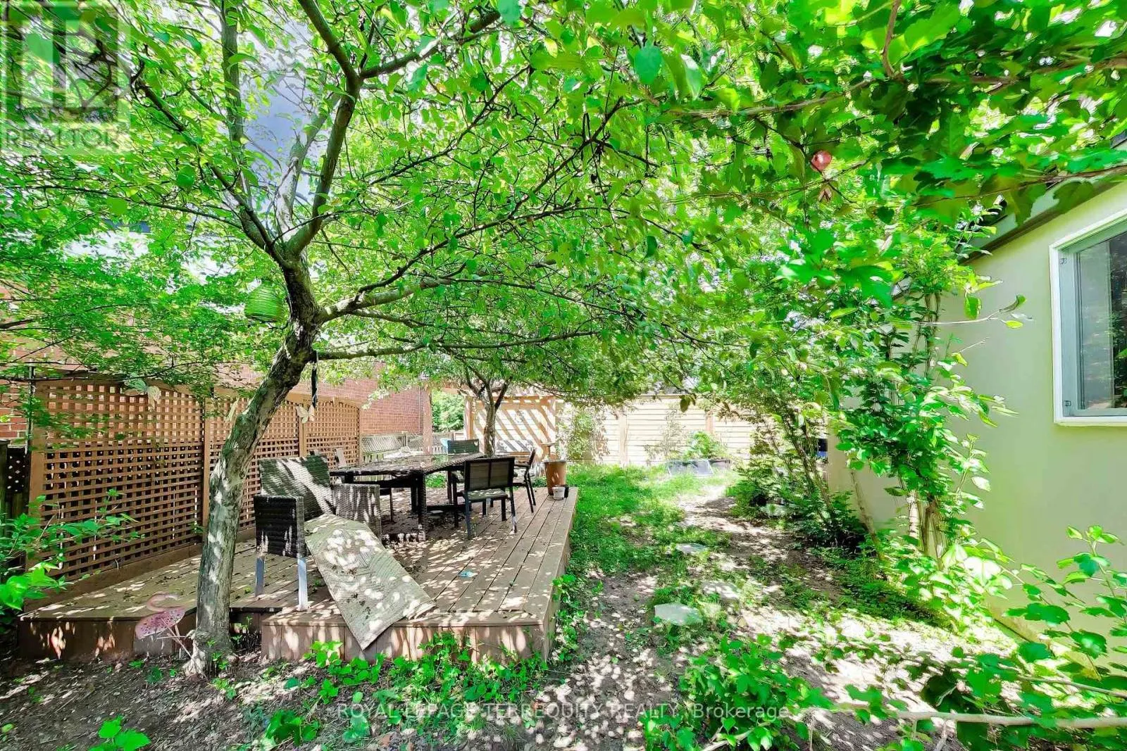 1621 SKYLINE DRIVE