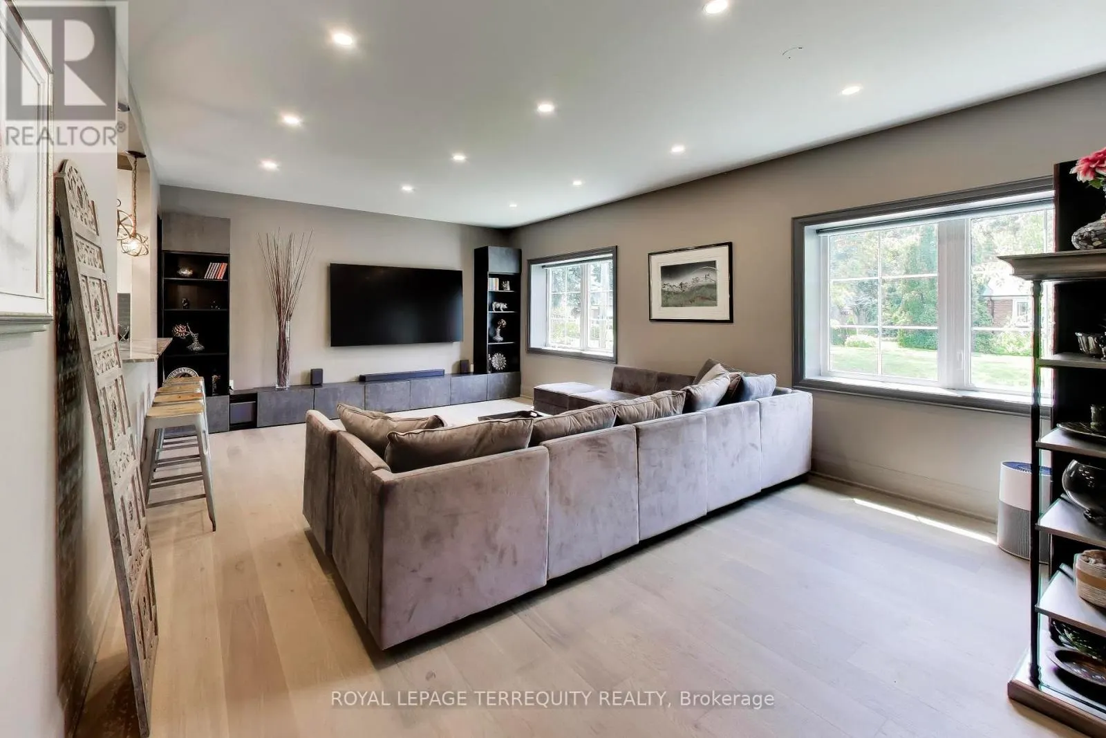 1621 SKYLINE DRIVE