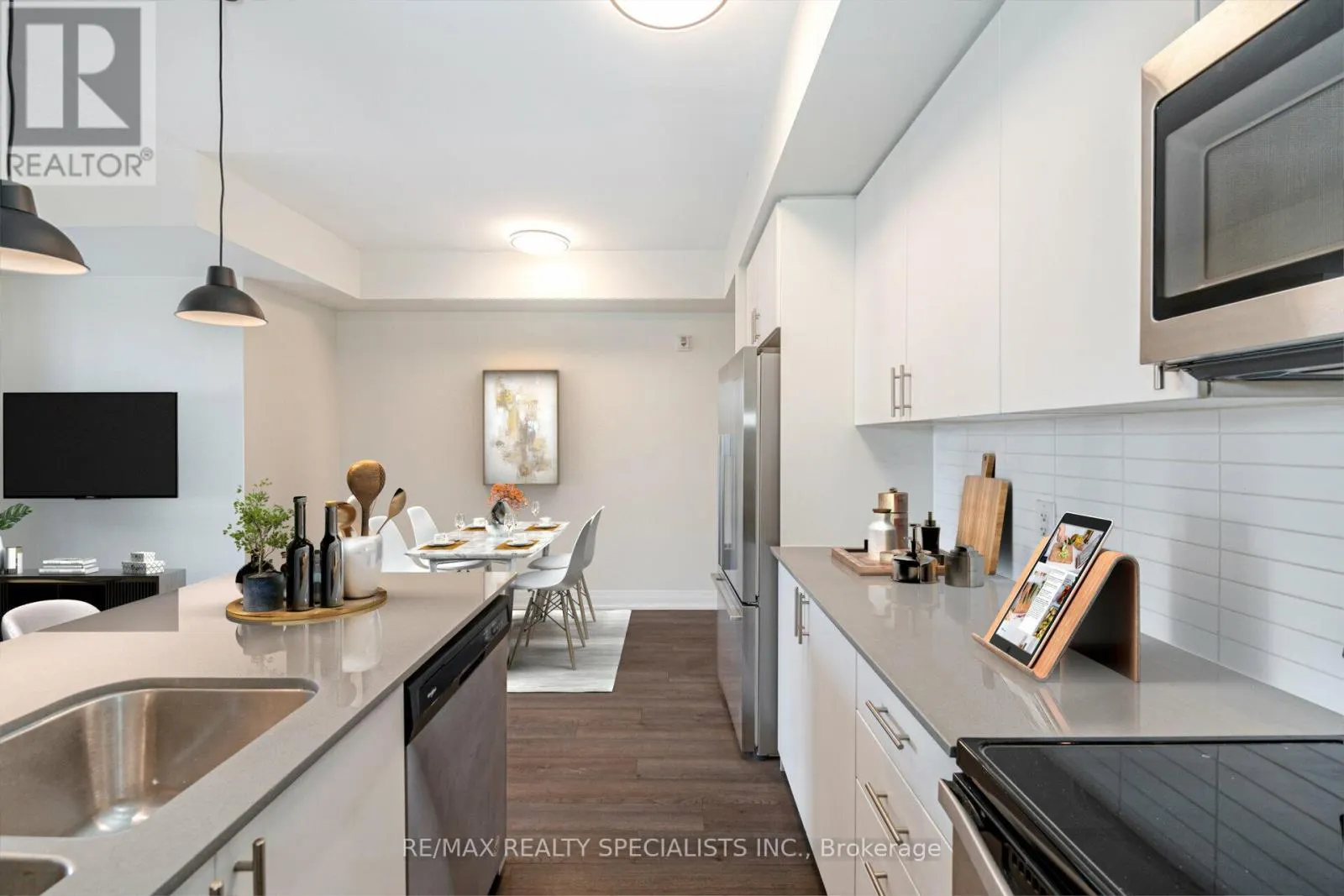 103 - 1208 MAIN STREET E