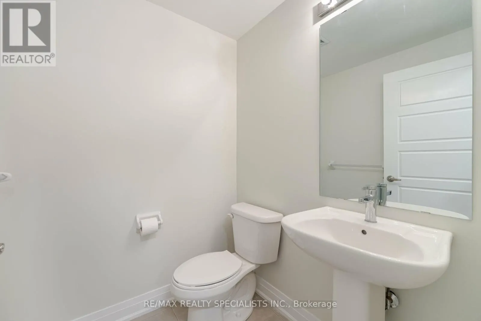 103 - 1208 MAIN STREET E