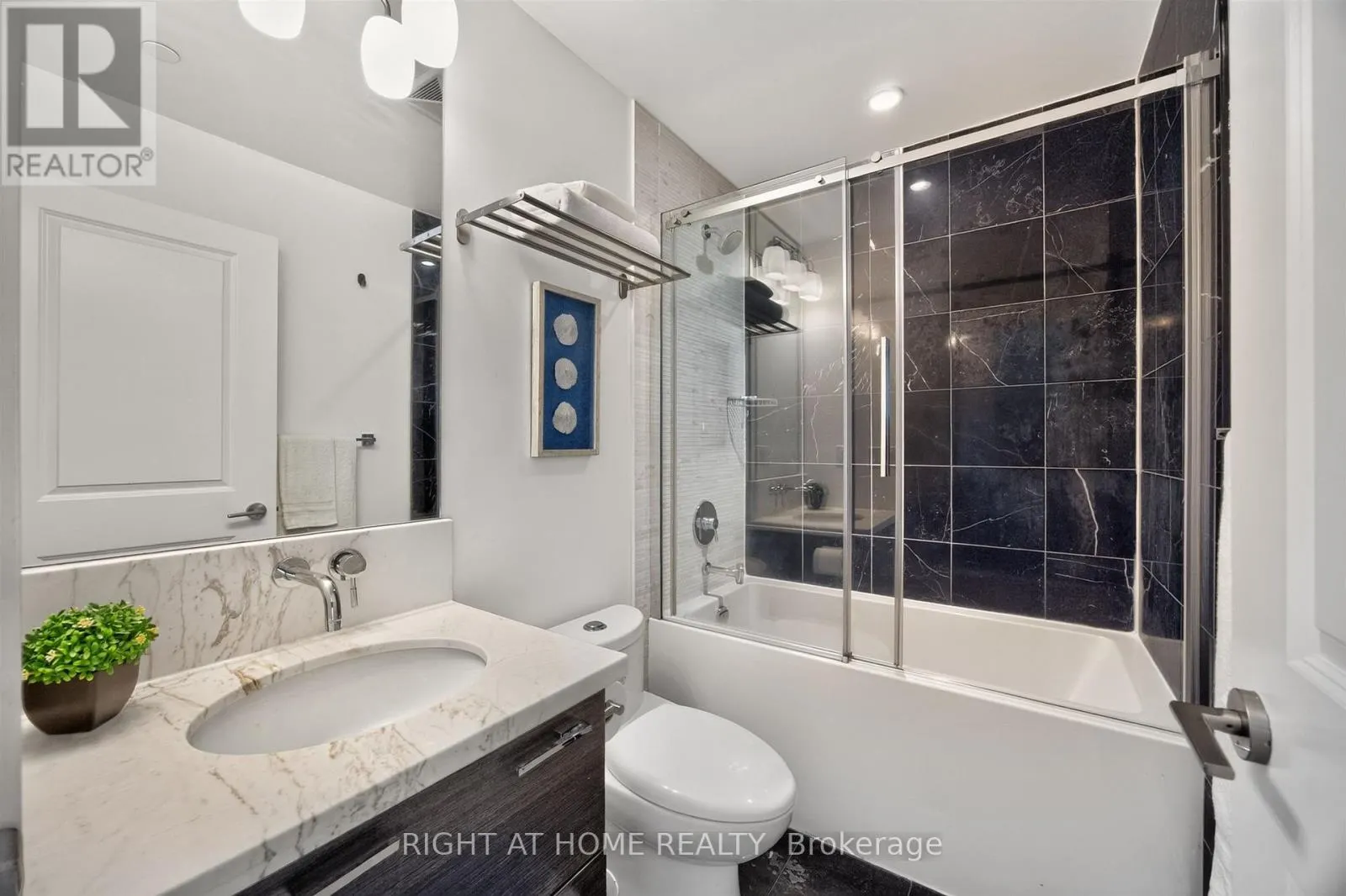 1801 - 33 SHORE BREEZE DRIVE
