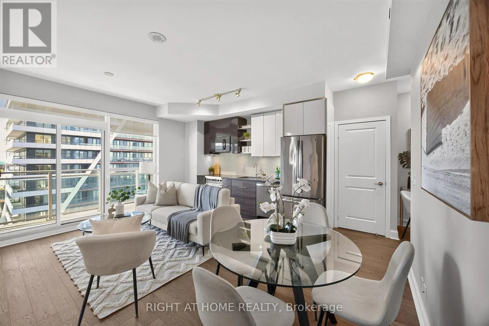 1801 - 33 SHORE BREEZE DRIVE
