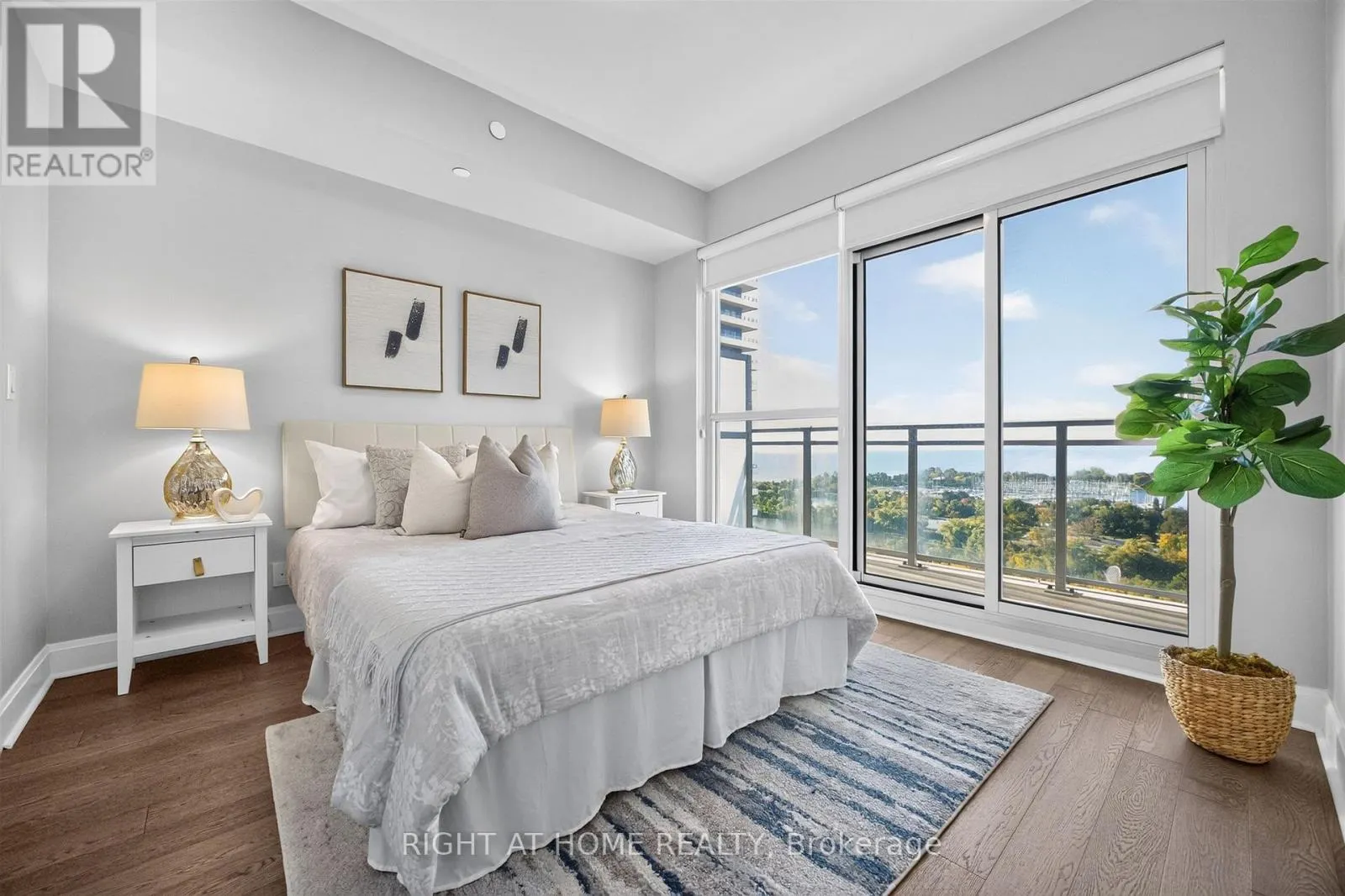 1801 - 33 SHORE BREEZE DRIVE