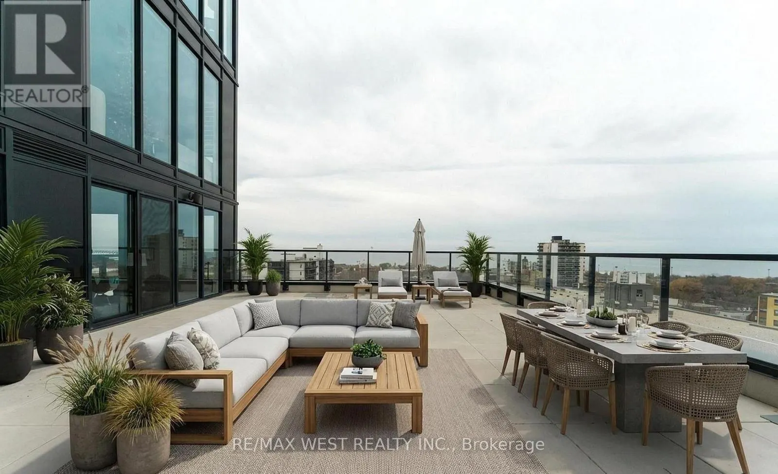1207 - 270 DUFFERIN STREET W