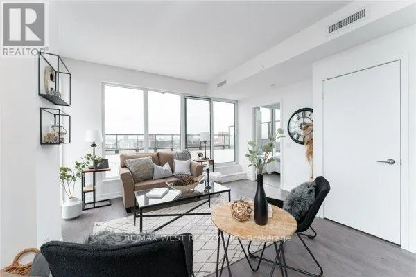 1207 - 270 DUFFERIN STREET W