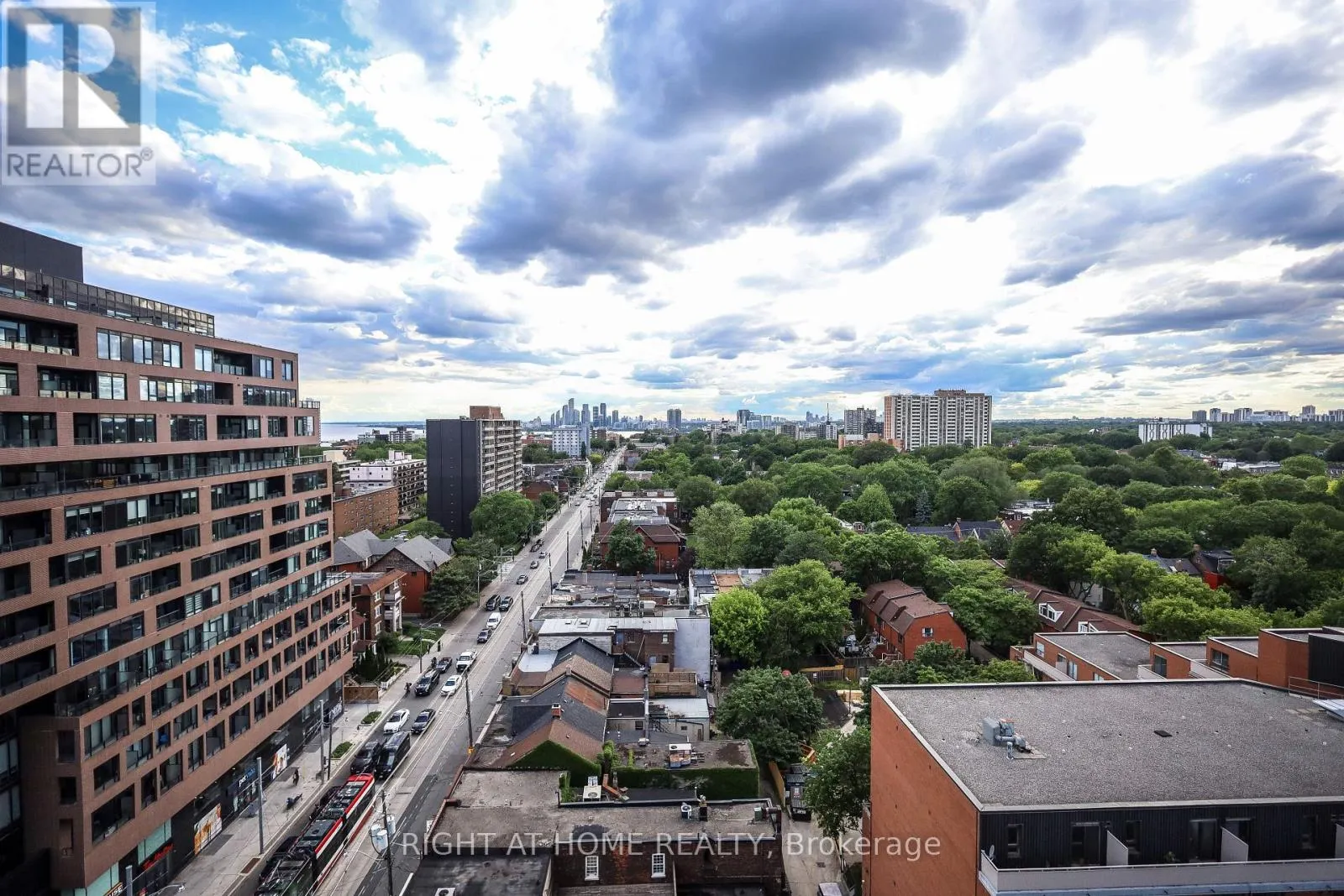 1405 - 285 DUFFERIN STREET