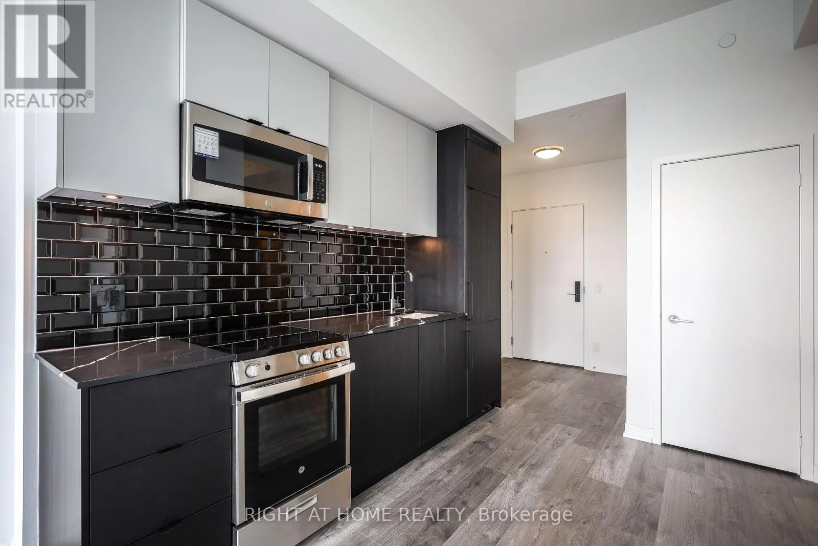 1405 - 285 DUFFERIN STREET