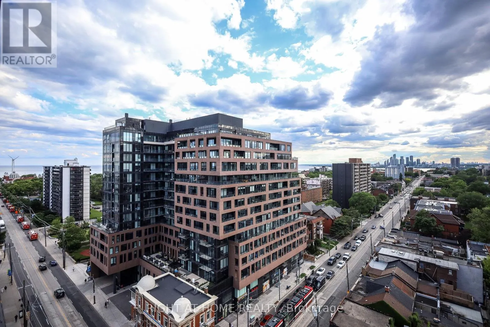 1405 - 285 DUFFERIN STREET