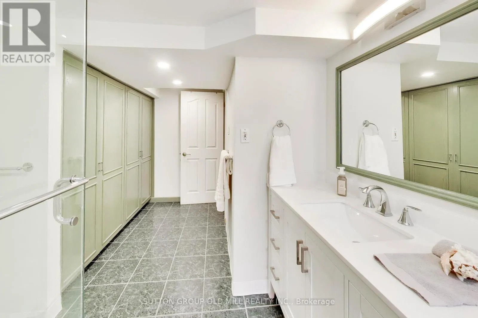 251 CHALFIELD LANE