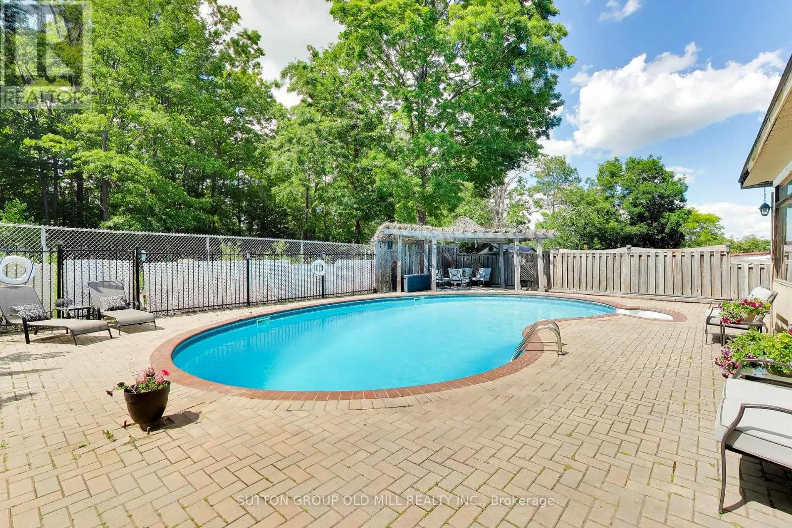 251 CHALFIELD LANE