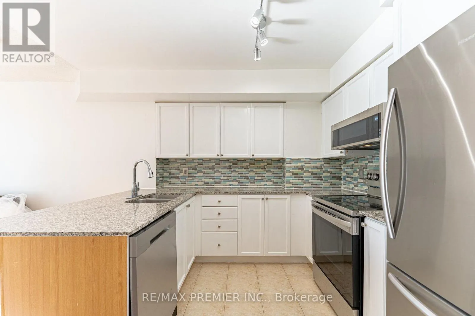 2002 - 33 ELM DRIVE W