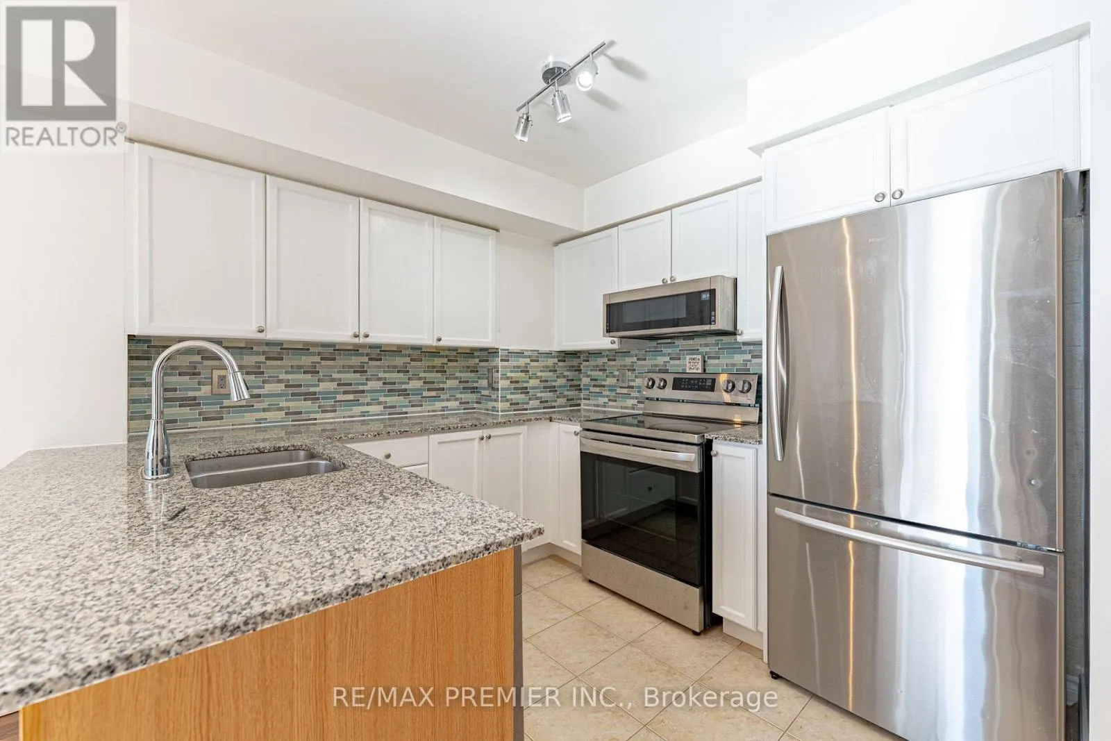 2002 - 33 ELM DRIVE W