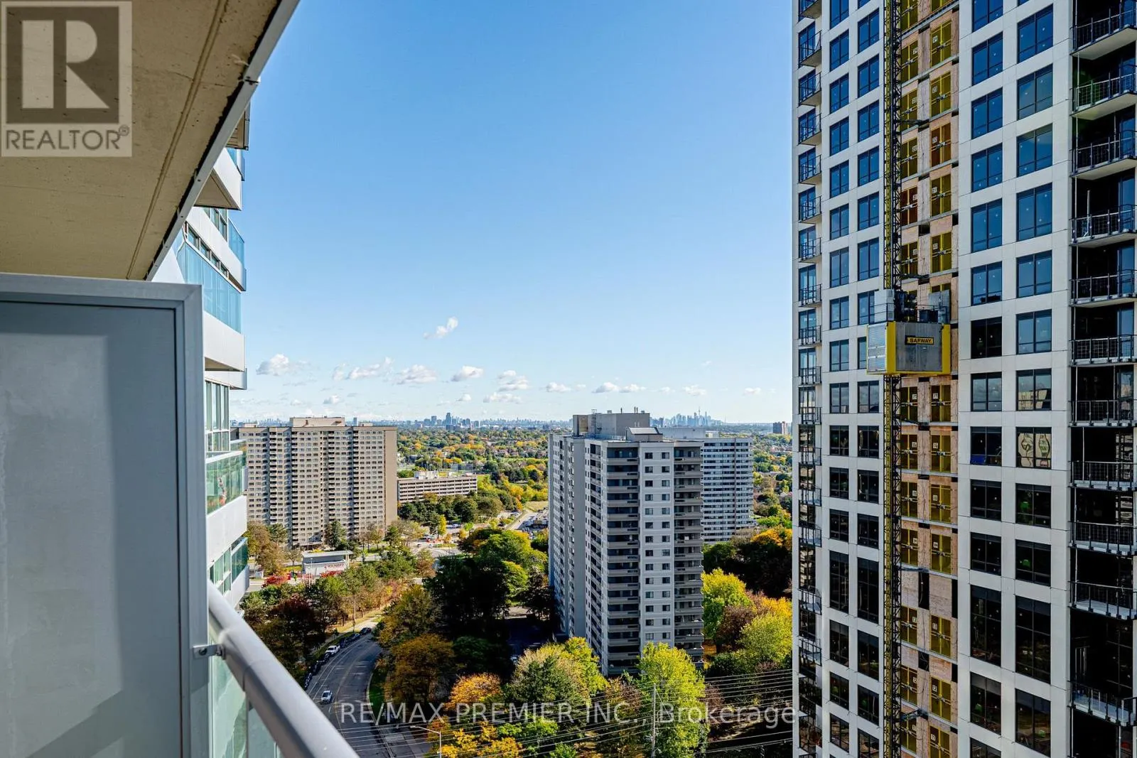 2002 - 33 ELM DRIVE W