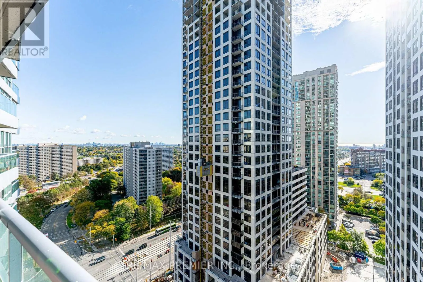 2002 - 33 ELM DRIVE W