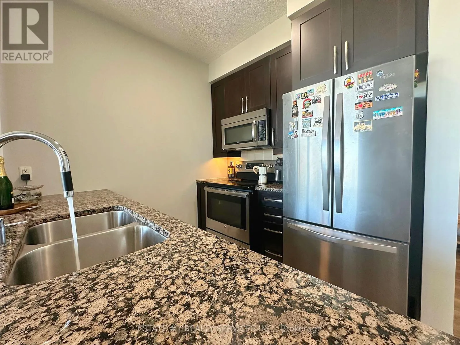 LPH2 - 4065 BRICKSTONE MEWS