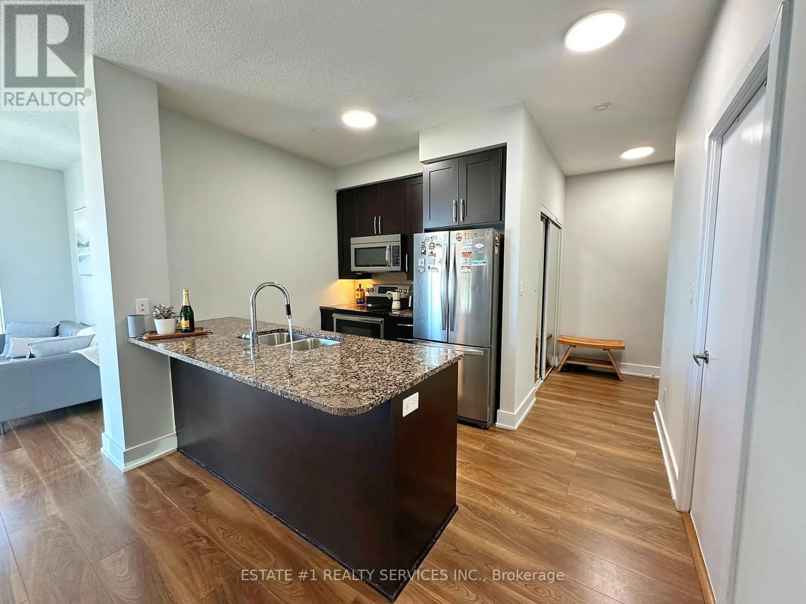 LPH2 - 4065 BRICKSTONE MEWS