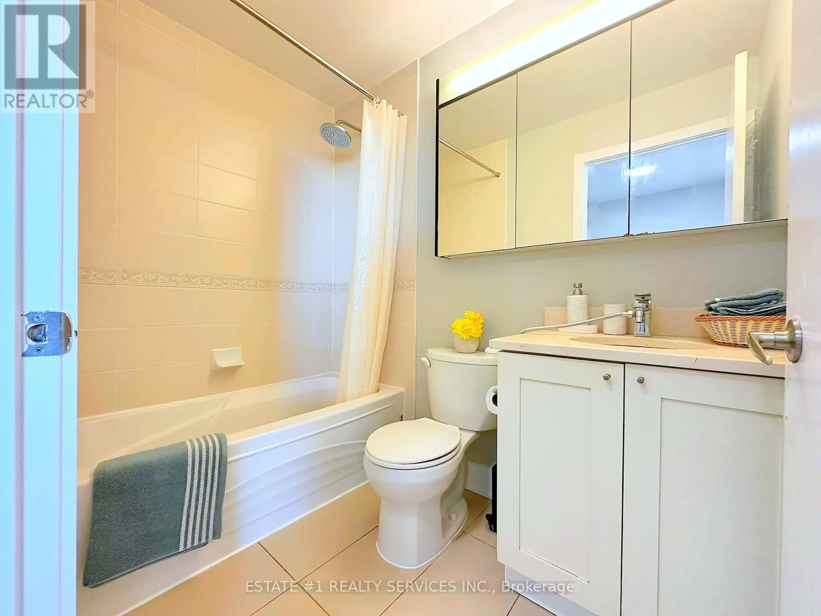 LPH2 - 4065 BRICKSTONE MEWS
