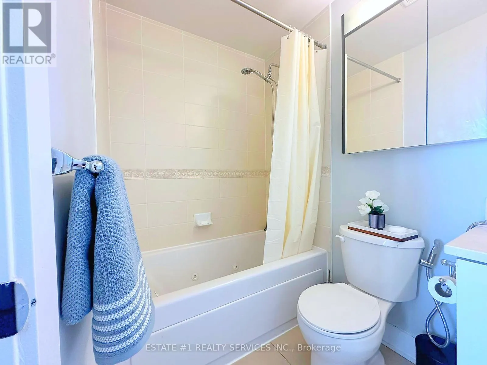 LPH2 - 4065 BRICKSTONE MEWS