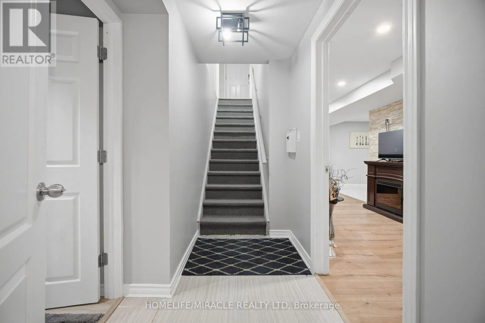 33 KLEMSCOTT ROAD