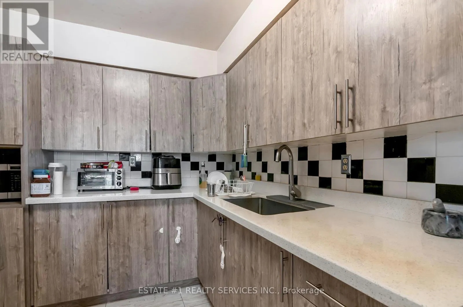 402 - 3555 DERRY ROAD E